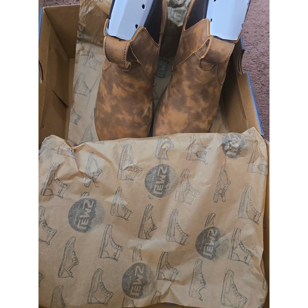 Lems Chelsea Boots for Women: 10.5/Men: 9 - Picture 4 of 8